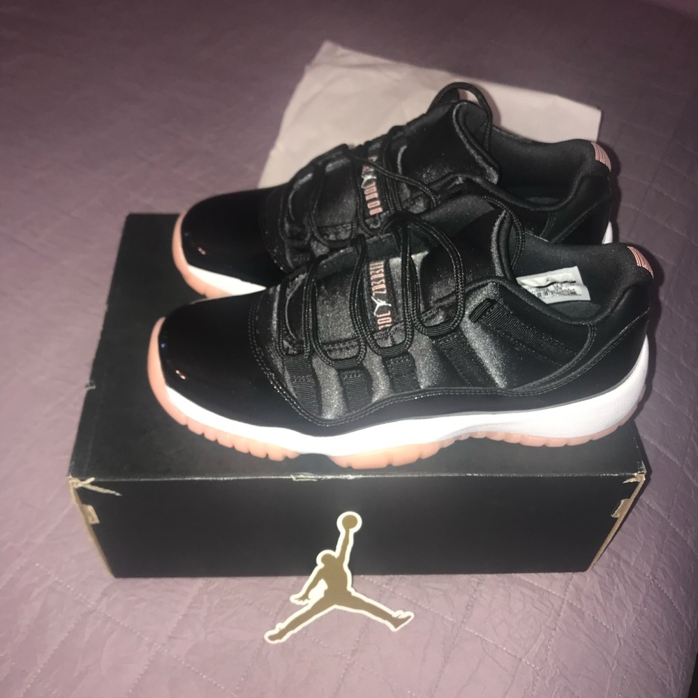Brand New Jordan 11 • low top Size 6 youth size